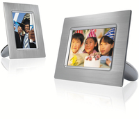 Philips Philips 7FF1CME 7" PhotoFrame https://images.icecat.biz/img/gallery_lows/c5b06e05cbbea94a6a737d9a075be247.jpg