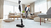 Bosch BBS711W aspirateur balai et balai électrique Sans sac 0,3 L Noir, Acier inoxydable, Blanc