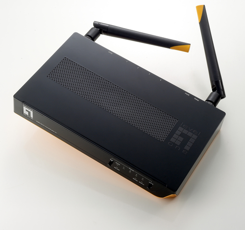 LevelOne 300Mbps Wireless HomeGuard 22 Router – image 2
