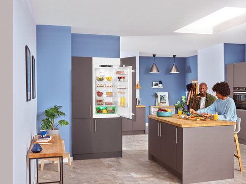 Beko BCND4VE73 Integrated Neofrost Fridge Freezer with HarvestFreshTM – image 7