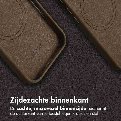 <p>Zowel jouw smartphone beschermen als hem een strakke look geven? De Accezz Vintage Leather Backcover met MagSafe is gemaakt van echt leder en geeft, afbeelding 5