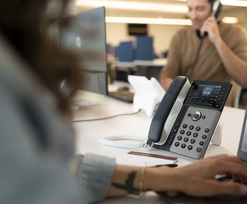 HP Poly Edge E320 IP Phone and PoE-enabled – image 4