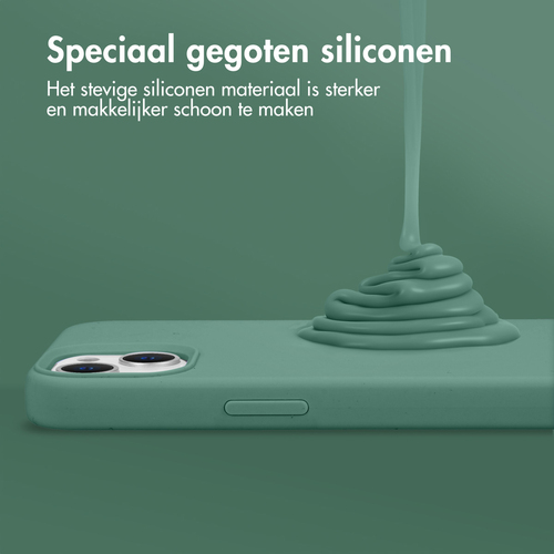 Accezz Liquid Silicone Backcover iPhone 15 Telefoonhoesje Groen, afbeelding 2