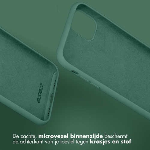Accezz Liquid Silicone Backcover iPhone 15 Telefoonhoesje Groen, afbeelding 6