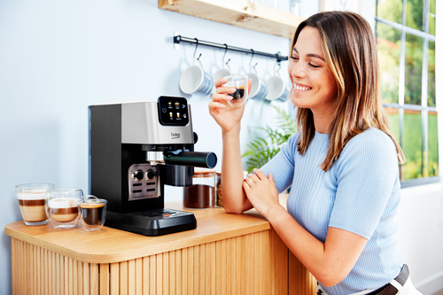 Beko CaffeExperto Manual Espresso With Integrated Milk Jug in Black - Black - image 8