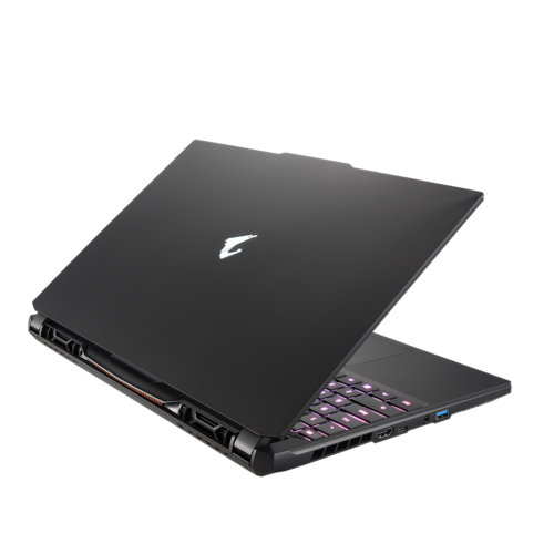 GIGABYTE 15 XE4