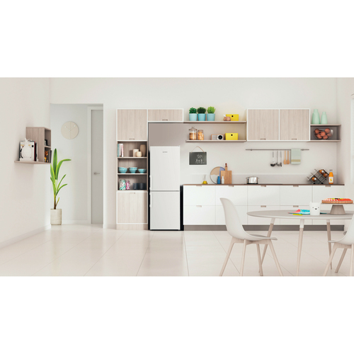 Indesit IB55532W 153cm High 50 50 Fridge Freezer in White 54cm Wide - image 5