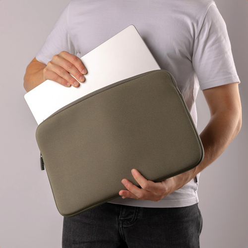 <p>De Laptop Sleeve van Accezz is een praktische en beschermende hoes voor het meenemen van jouw laptop. Of je nou met de trein, fiets of auto naar je, afbeelding 6