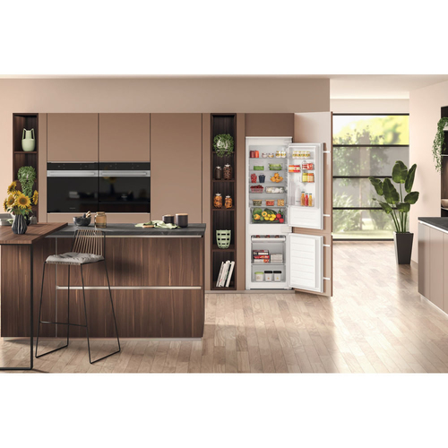 Hotpoint HTC18D011A1 Integrated 70 30 Fridge Freezer 177cm High - image 4