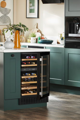 CDA CFWC604BL wine cooler Compressor wine cooler Undercounter Black 46 bottle(s) – image 4