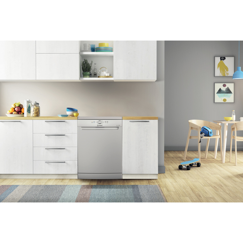 Indesit D2FHK26S 60cm Dishwasher in Silver 14 Place Setting E Rated - image 2