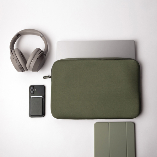 <p>De Laptop Sleeve van Accezz is een praktische en beschermende hoes voor het meenemen van jouw laptop. Of je nou met de trein, fiets of auto naar je, afbeelding 3