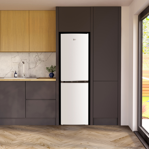Beko CSE4581W Freestanding Fridge Freezer with Large Salad Crisper – image 4