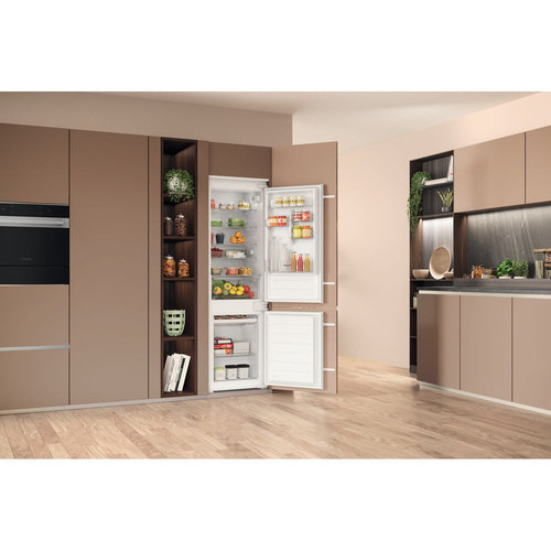 Hotpoint HTC18D011A1 Integrated 70 30 Fridge Freezer 177cm High - image 5