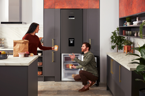 Grundig GKNM46220DZ fridge-freezer Freestanding – image 4