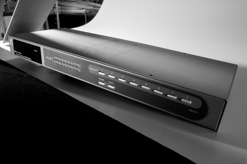 LevelOne 16-Port Combo KVM Switch with Remote Console Port – image 2