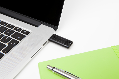 Verbatim Black Pinstripe 32GB USB 3.0 Flash Drive 49317 - image 6