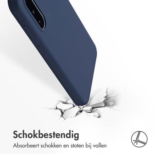 <div>Het slanke design van jouw smartphone intact houden én dagelijkse bescherming? Ga dan voor de Accezz Liquid Silicone Backcover. De hoes is, afbeelding 3