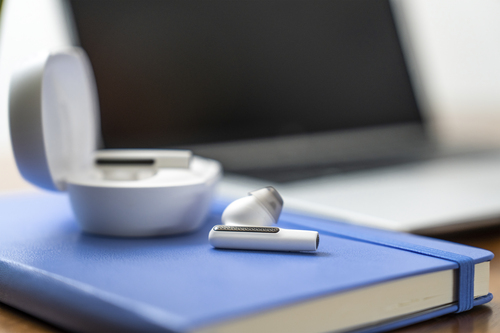 HP Poly Voyager Free 60+ UC White Sand Earbuds +BT700 USB-C Adapter +Touchscreen Charge Case – image 9