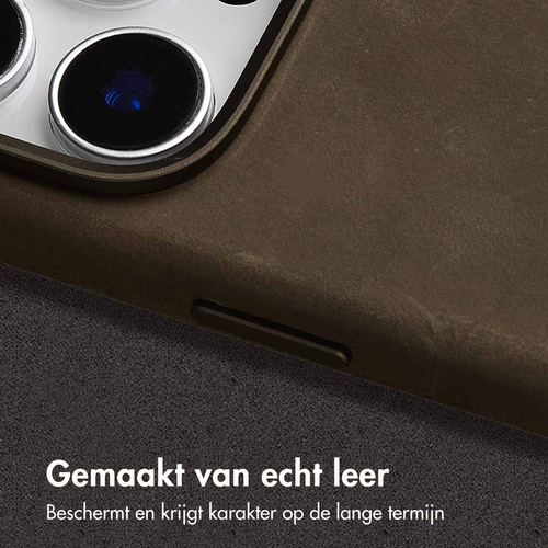 <p>Zowel jouw smartphone beschermen als hem een strakke look geven? De Accezz Vintage Leather Backcover met MagSafe is gemaakt van echt leder en geeft, afbeelding 2