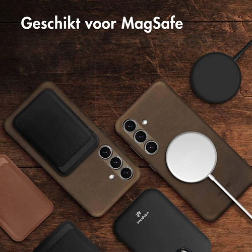 <p>Zowel jouw smartphone beschermen als hem een strakke look geven? De Accezz Vintage Leather Backcover met MagSafe is gemaakt van echt leder en geeft, afbeelding 3