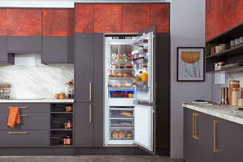 Grundig GKNEMI573 Built-in 70/30 Duo-Cooling Fridge Freezer with Vitaminzone Technology – image 2