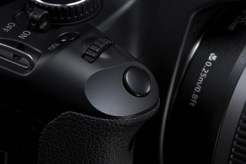 Canon EOS 450D + 18-200mm IS – image 5