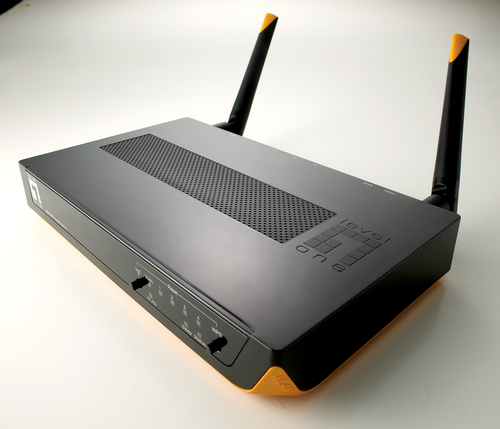 LevelOne 300Mbps Wireless HomeGuard 22 Router – image 3