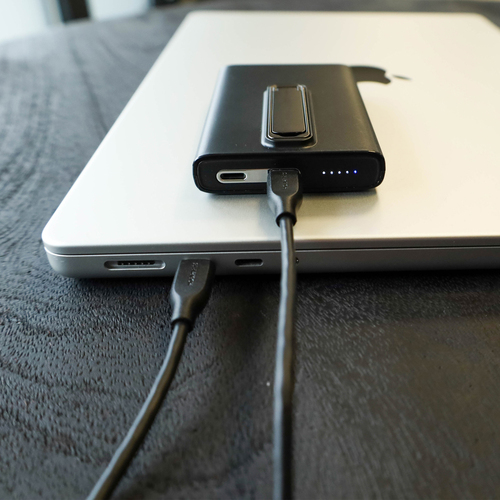 Mobiparts 5.000 mAh MagSafe Compatible Powerbank with Stand – image 7