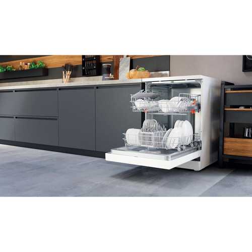 Hotpoint H2FHL626XUK dishwasher Freestanding 14 place settings – image 3