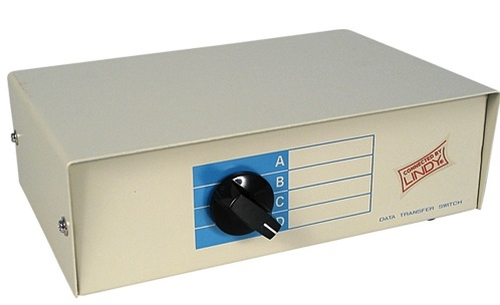 Lindy KVM 1:4 box