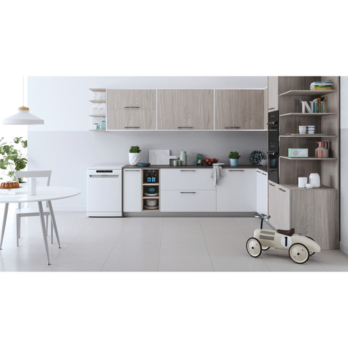 Indesit DFO3T133F 60cm Dishwasher in White 14 Place Setting D Rated - image 6