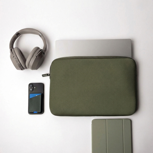 <p>De Laptop Sleeve van Accezz is een praktische en beschermende hoes voor het meenemen van jouw laptop. Of je nou met de trein, fiets of auto naar je, afbeelding 3