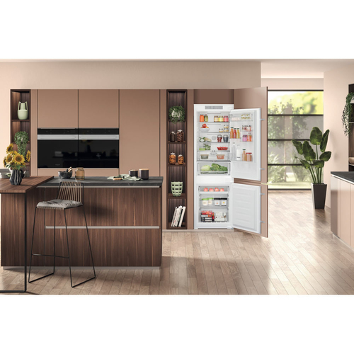 Hotpoint Total No Frost HTC18 T322 UK Integrated 70/30 Fridge Freezer - Sliding Hinge, White - image 2