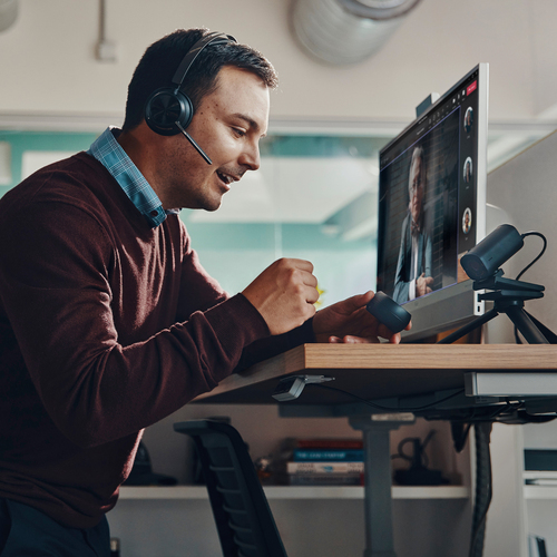 Poly Voyager Focus 2 MS Teams Certified USB-C Headset +USB-C/A Adapter - image 7