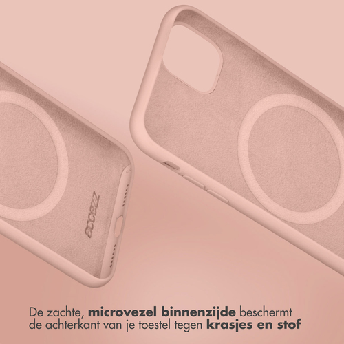 Accezz Liquid Silicone Backcover met MagSafe iPhone 15 Pro Telefoonhoesje Roze, afbeelding 3