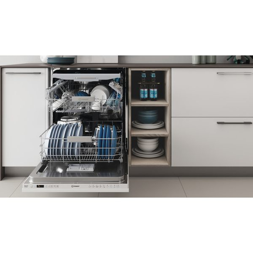 Indesit DIO3T131FE 60cm Fully Integrated Dishwasher 14 Place D Rated - image 4