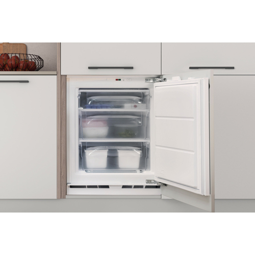 Indesit INBUFZ011 82cm High Integrated Undercounter Freezer 60cm Wide - image 4