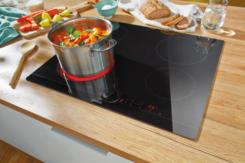 Gorenje Förbättra ditt kök med Gorenjes spisar, som kombinerar avancerad matlagningsteknik och ergonomisk design för att ge mångsidiga och professionella matlagningsresultat.