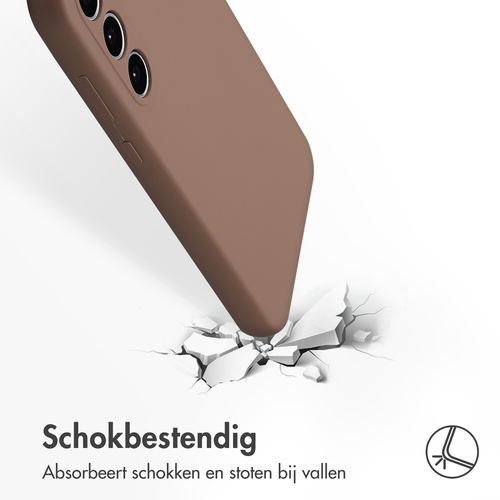 <div>Het slanke design van jouw smartphone intact houden én dagelijkse bescherming? Ga dan voor de Accezz Liquid Silicone Backcover. De hoes is, afbeelding 2