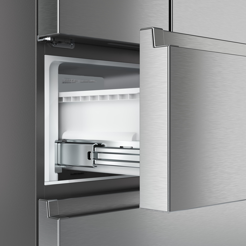 Hisense RF632N4BCF fridge-freezer Freestanding – image 4