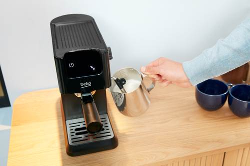 Beko CEP5302B CaffeExperto Manual Espresso Coffee Machine with Steam Wand – image 9