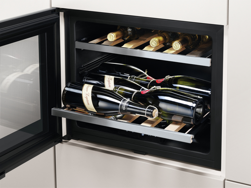 AEG SWS74500G0 Thermoelectric wine cooler Built-in Black 24 bottle(s) – image 3