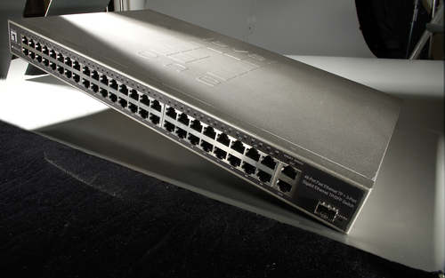 LevelOne 51-Port Fast Ethernet Switch, 2 x Gigabit RJ45, 1 x Gigabit SFP – image 4