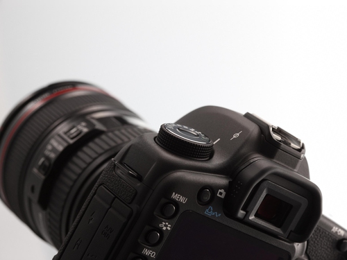 Canon EOS 5D MARK II + EF 24-70mm – image 8