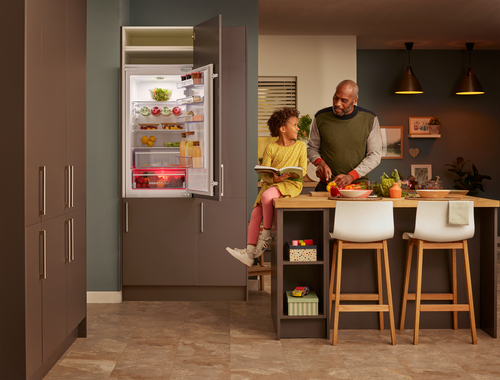 Beko ICQFVD373 Integrated Frost Free Fridge Freezer with HarvestFresh™ – image 5