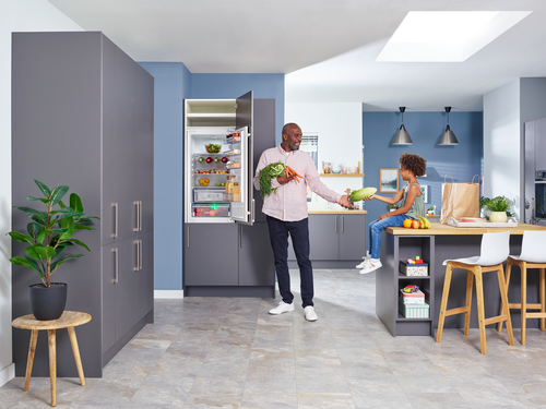 Beko ICQFVD373 Integrated Frost Free Fridge Freezer with HarvestFresh™ – image 4