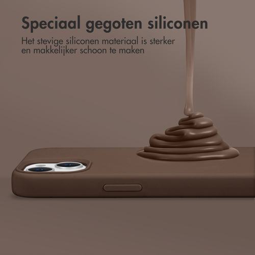 Accezz Liquid Silicone Backcover met MagSafe iPhone 16 Telefoonhoesje Bruin, afbeelding 2