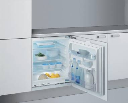 Whirlpool ARG585/3 fridge Built-in White