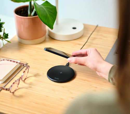 Trust Viro Smartphone Black USB Wireless charging Fast charging Indoor – image 9